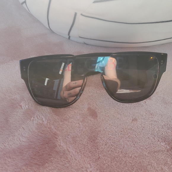 Dolce & Gabbana sunglasses - Picture 2 of 3